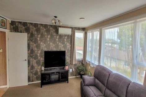 Photo of property in 10 Omapere Street, Waitangirua, Porirua, 5024