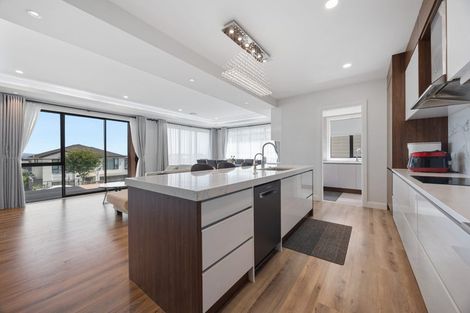 Photo of property in 2 Drumnaconagher Road, Flat Bush, Auckland, 2019