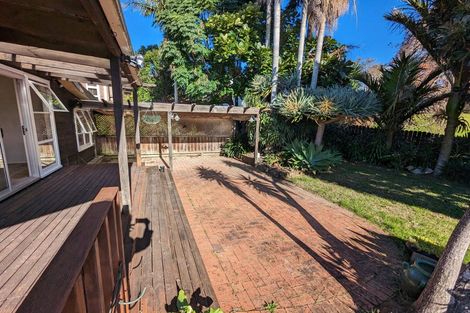 Photo of property in 77 Beechdale Crescent, Pakuranga Heights, Auckland, 2010