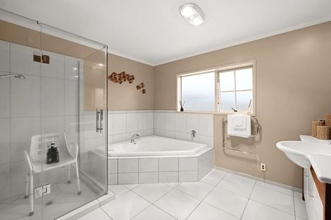 Photo of property in 9 Roderick Place, Rototuna, Hamilton, 3210