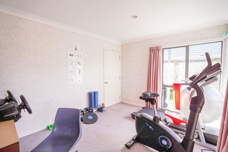 Photo of property in 25 Rosebank Avenue, Kelvin Grove, Palmerston North, 4414