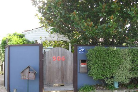 Photo of property in 906a East Coast Road, Northcross, Auckland, 0630