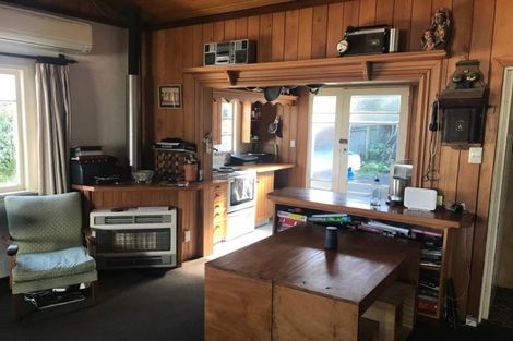 Photo of property in 1 Linwood Way, Island Bay, Wellington, 6023