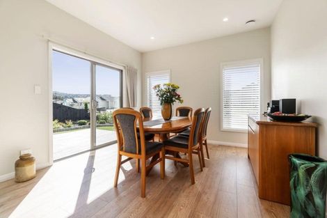 Photo of property in 8 Eric Farley Drive, Kumeu, 0810