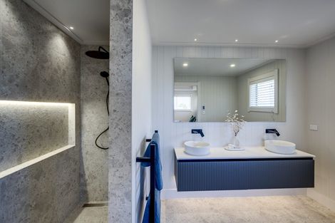 Photo of property in 71 Oak Road, Poraiti, Napier, 4112