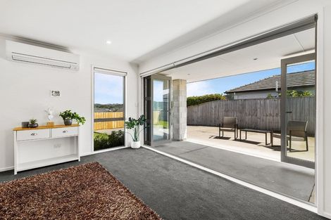 Photo of property in 14 Hooton Drive, Kumeu, 0810
