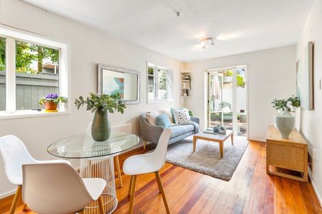 Photo of property in 1/22 Tiri Road, Milford, Auckland, 0620