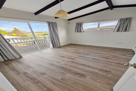 Photo of property in 112a Tiroroa Avenue, Te Atatu South, Auckland, 0610