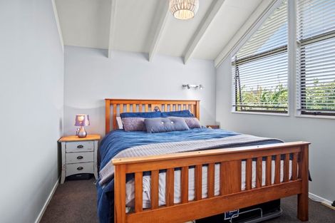 Photo of property in 1/25a Beach Road, Te Atatu Peninsula, Auckland, 0610