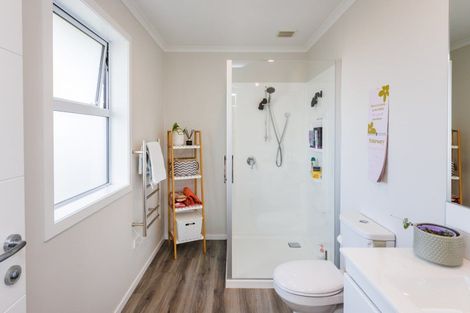 Photo of property in 120 Johnstone Drive, Fitzherbert, Palmerston North, 4410