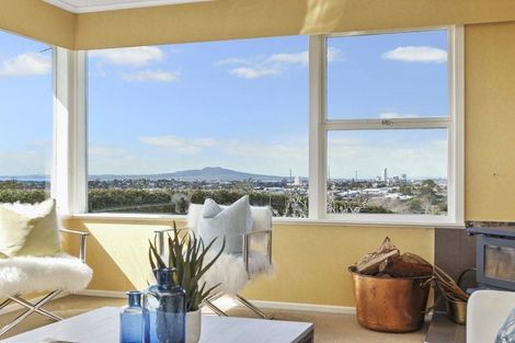 Photo of property in 12 Ross Avenue, Glenfield, Auckland, 0629