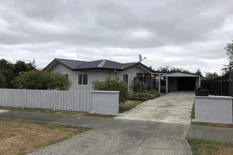 Photo of property in 3 Lydia Place, Kelvin Grove, Palmerston North, 4414