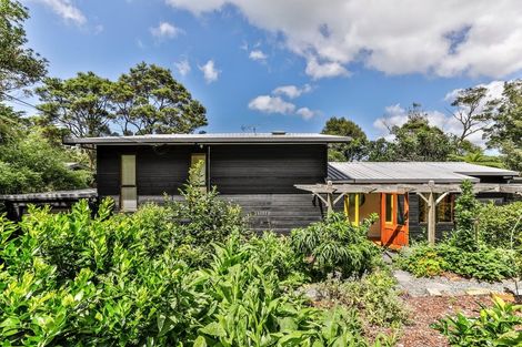 Photo of property in 37 York Road, Titirangi, Auckland, 0604