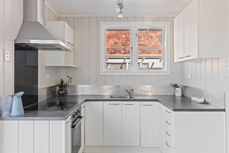 Photo of property in 452 Carrington Street, Upper Vogeltown, New Plymouth, 4310