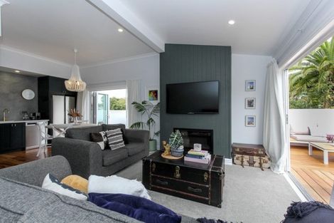 Photo of property in 36 Belt Road, Moturoa, New Plymouth, 4310