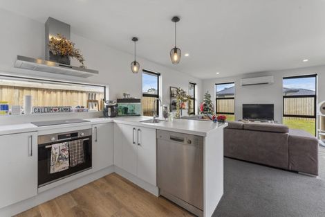 Photo of property in 10 Tara Crescent, Woodend, 7610