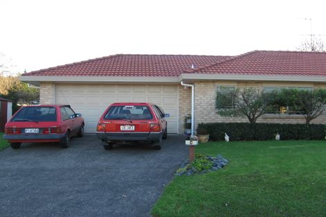 Photo of property in 3 Swanson Oaks, Swanson, Auckland, 0612