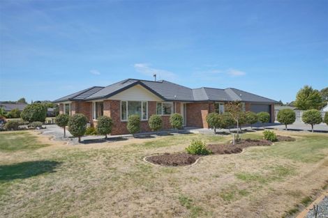 Photo of property in 17 Riverside Way, Amberley, 7410
