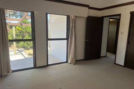 Photo of property in 96 Becroft Drive, Forrest Hill, Auckland, 0620