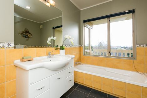 Photo of property in 20b Tauroa Road, Havelock North, 4130