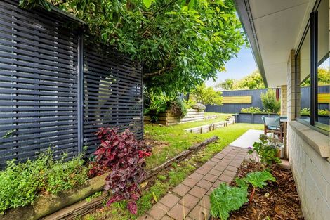 Photo of property in 28 Paynters Avenue, Strandon, New Plymouth, 4312