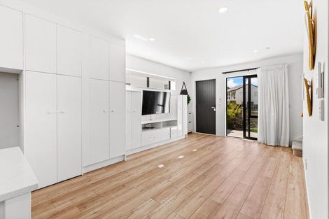 Photo of property in 4a Trengove Place, West Harbour, Auckland, 0618