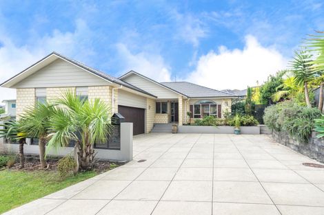 Photo of property in 37 Ina Ville Drive, Pukekohe, 2120