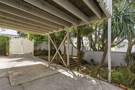 Photo of property in 30 Rutland Road, Stanley Point, Auckland, 0624
