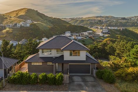 Photo of property in 32 Melksham Drive, Churton Park, Wellington, 6037