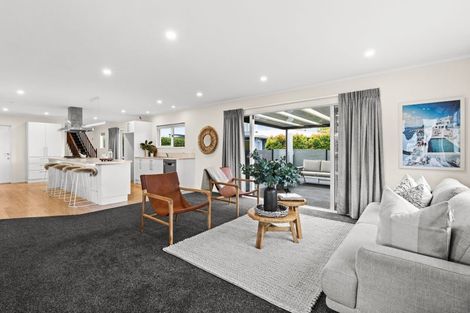 Photo of property in 10 Sutton Avenue, Clive, 4102