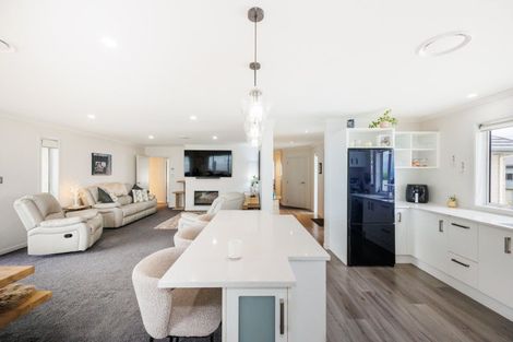 Photo of property in 3 Tennyson Avenue, Kelvin Grove, Palmerston North, 4414