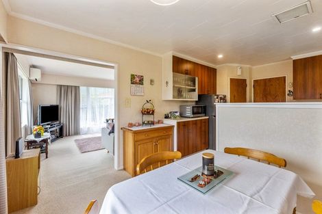 Photo of property in 5 Wakefield Grove, Waikanae, 5036