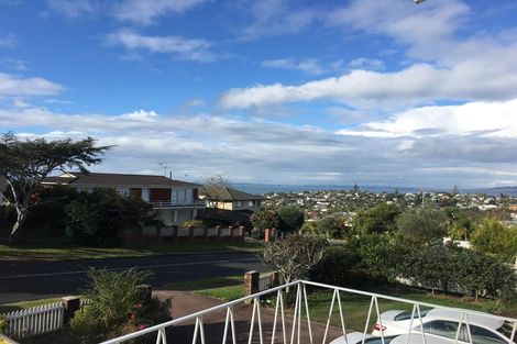 Photo of property in 1/369 East Coast Road, Mairangi Bay, Auckland, 0630