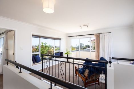 Photo of property in 10 Strandon Place, Strandon, New Plymouth, 4312