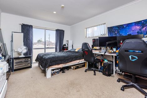 Photo of property in 35 Peverill Crescent, Papatoetoe, Auckland, 2025