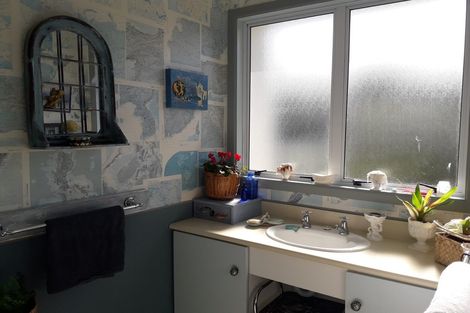 Photo of property in 6 Omata Road, Westown, New Plymouth, 4310