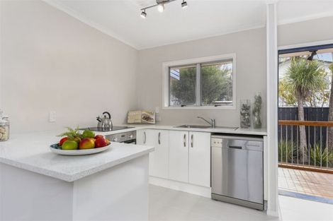 Photo of property in 2/6 Gladys Avenue, Glenfield, Auckland, 0629