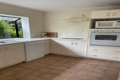 Photo of property in 2/212 Te Atatu Road, Te Atatu South, Auckland, 0610