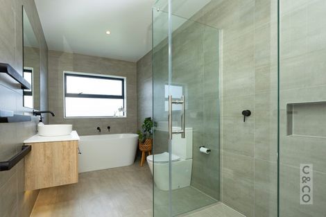 Photo of property in 7 Robert Might Road, Kumeu, 0810