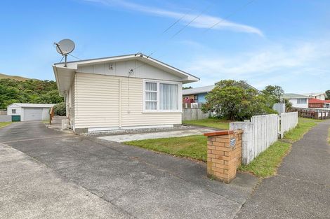 Photo of property in 98 Driver Crescent, Cannons Creek, Porirua, 5024