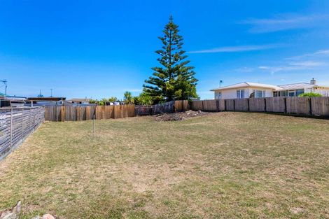 Photo of property in 9 Laird Street, Castlecliff, Wanganui, 4501