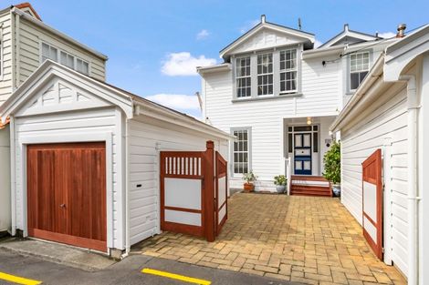 Photo of property in 19 Selwyn Terrace, Thorndon, Wellington, 6011