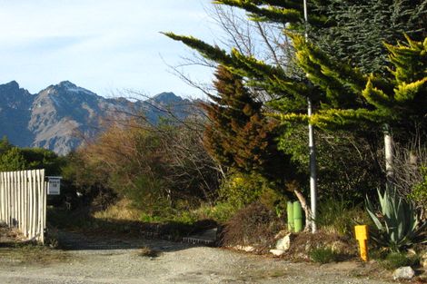 Photo of property in 20 Cedar Drive, Kelvin Heights, Queenstown, 9300
