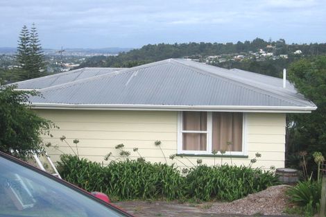 Photo of property in 14 Mayfield Road, Glenfield, Auckland, 0629