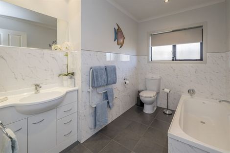 Photo of property in 23b Queenwood Road, Levin, 5510