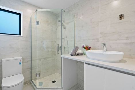 Photo of property in 37 Santa Monica Place, Goodwood Heights, Auckland, 2105