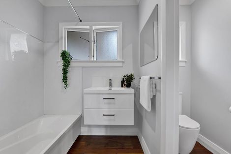 Photo of property in 86 Mangorei Road, Strandon, New Plymouth, 4312