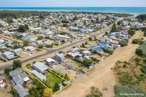 Photo of property in 72 Koputara Road, Himatangi Beach, Foxton, 4891