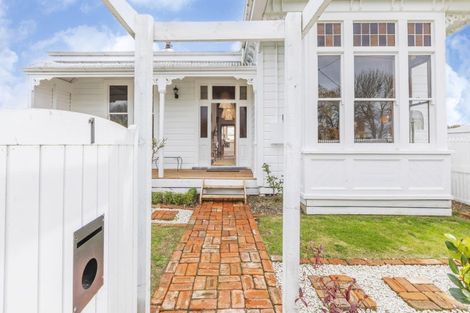 Photo of property in 1 Russell Street, Otane, 4202