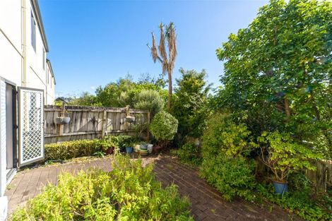 Photo of property in 5/2 Sunnydale Place, Oteha, Auckland, 0632